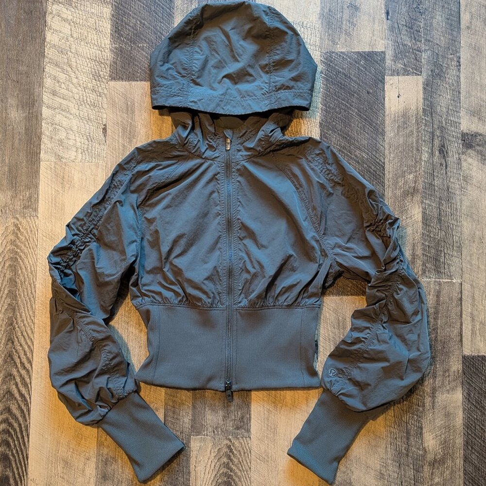 Lululemon Ruched Ribbed-Waist Jacket XS Army Green - Picture 2 of 8